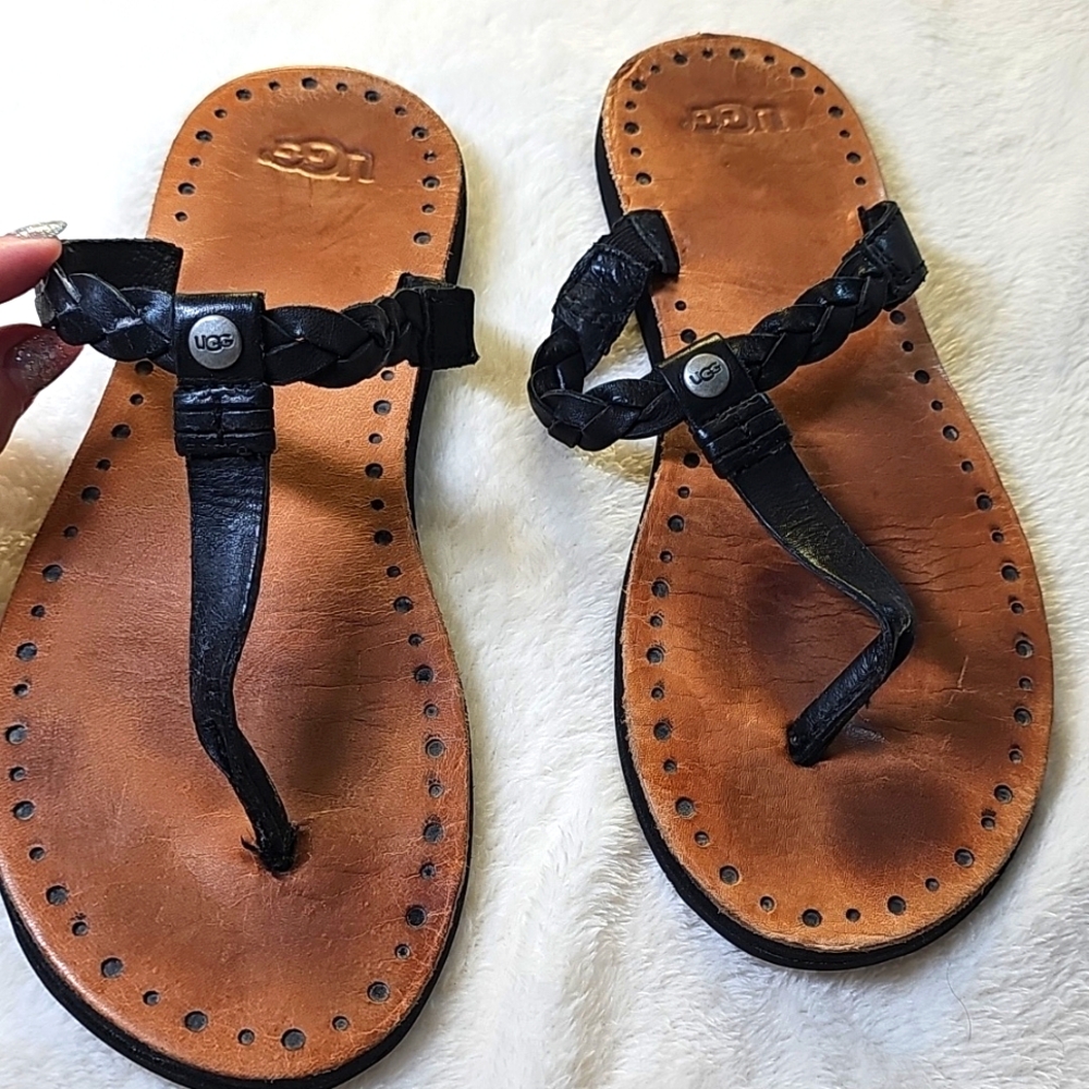 Women’s UGG Braided T-strap Bria thong Slippers/ Sandals size 6 L4